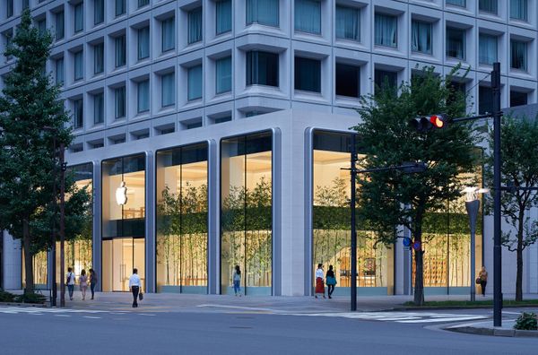 Grand Opening of the Largest Apple Store in Japan