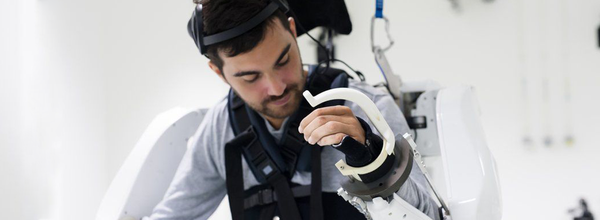 A Mind-Reading Exoskeleton Helps a Paralyzed Man to Move