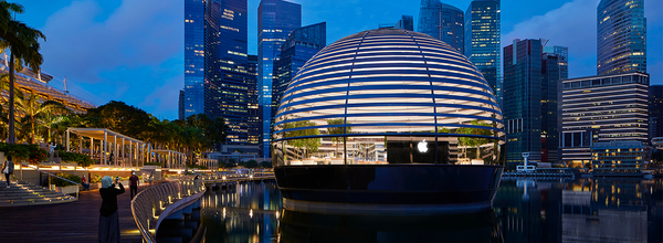 The First Floating Apple Store at Marina Bay Sands Opened Its Doors